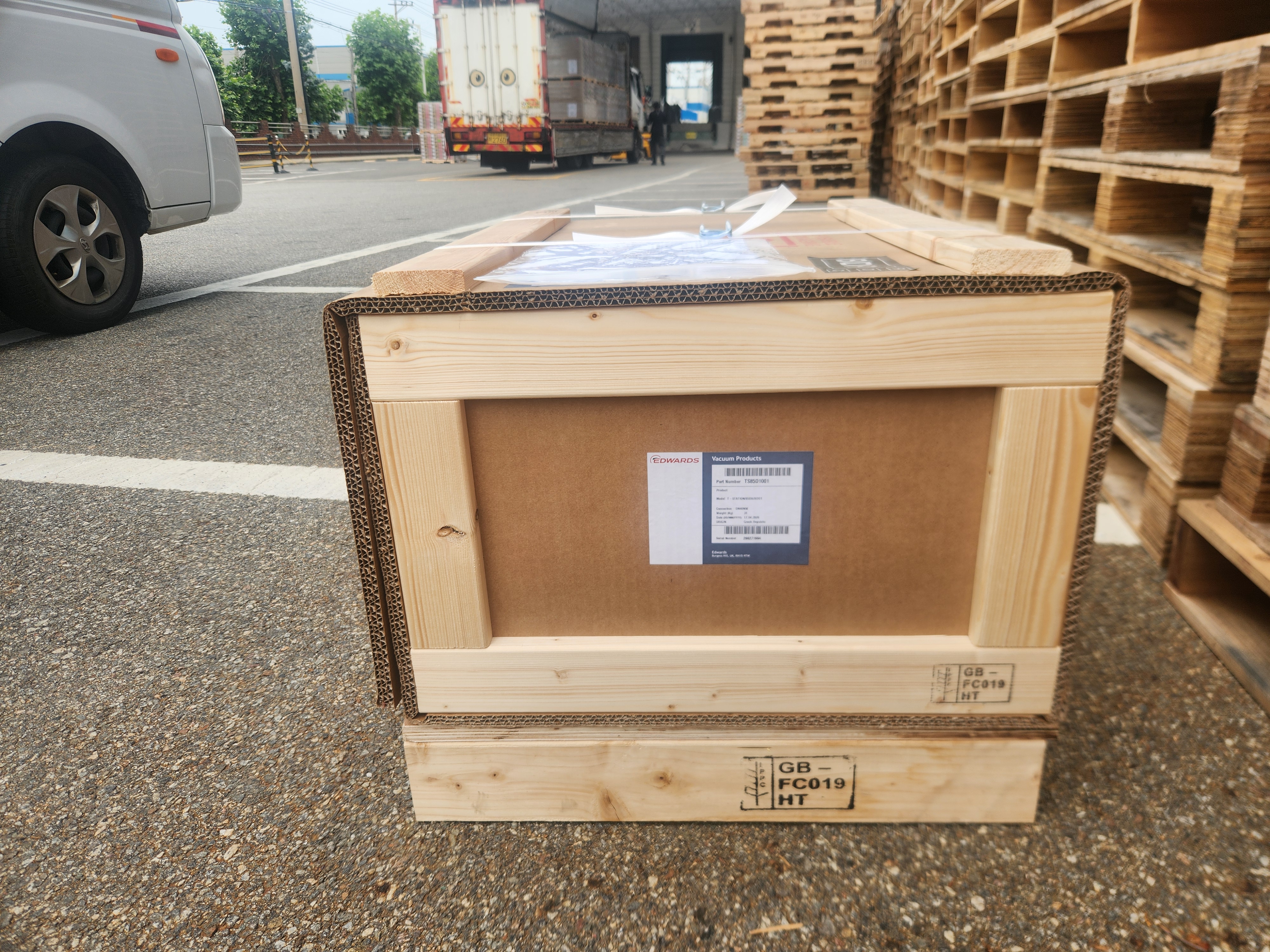 Edwards T-Station 85D 납품 포장 — TS85D1001