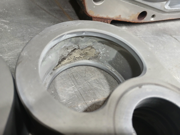 iH1800MK5 스테이터 내부에 쌓인 공정 부산물