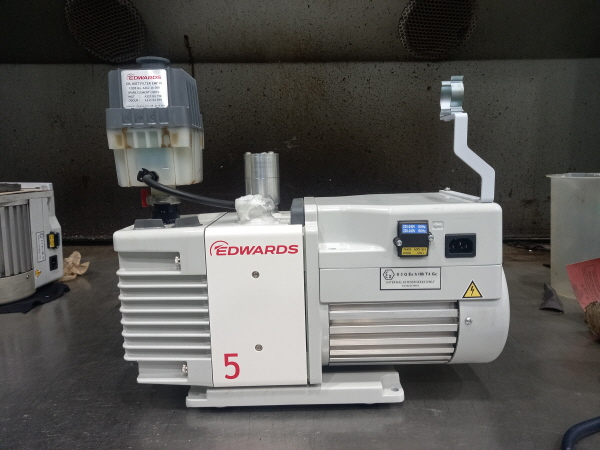 Edwards RV5 수리 입고 외관